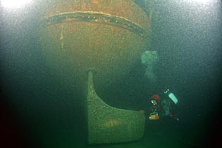 Diving above the deck to the stern